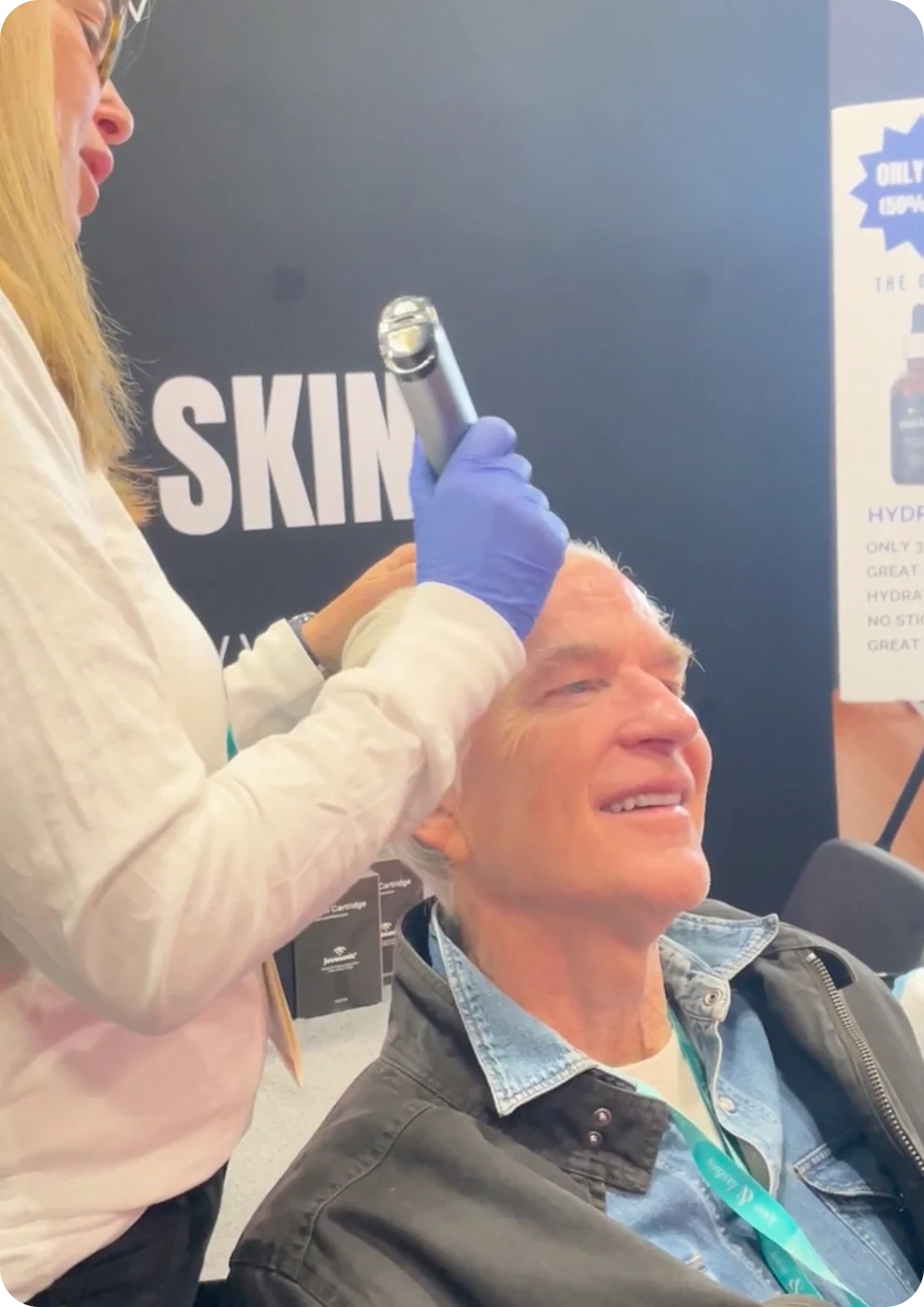 A juvasonic actor receiving a treatment